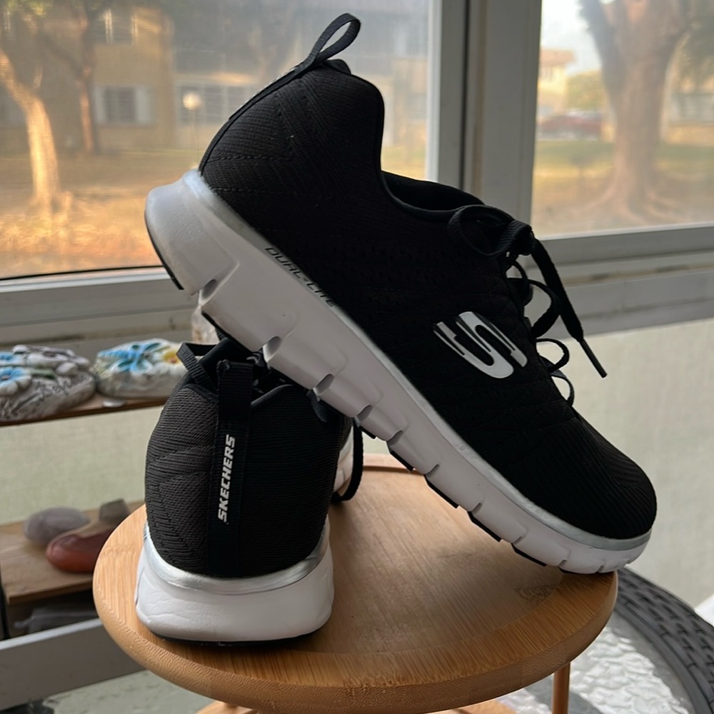 Skechers womens wide fit size 10 NWOT